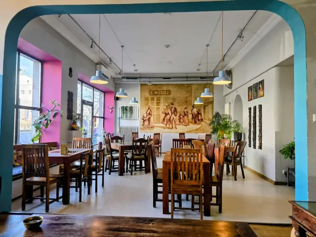 BookNoFees : Restaurant – Kalyan – Warsaw – Rue, photo n° 3