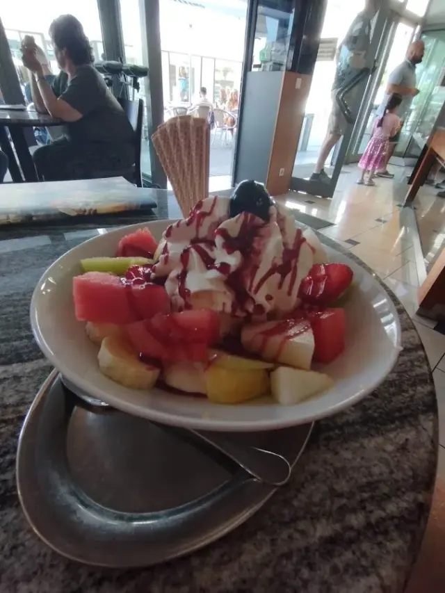 BookNoFees : Restaurant – Eiscafé Venezia – Meschede – Eiscafé Venise, photo n° 2