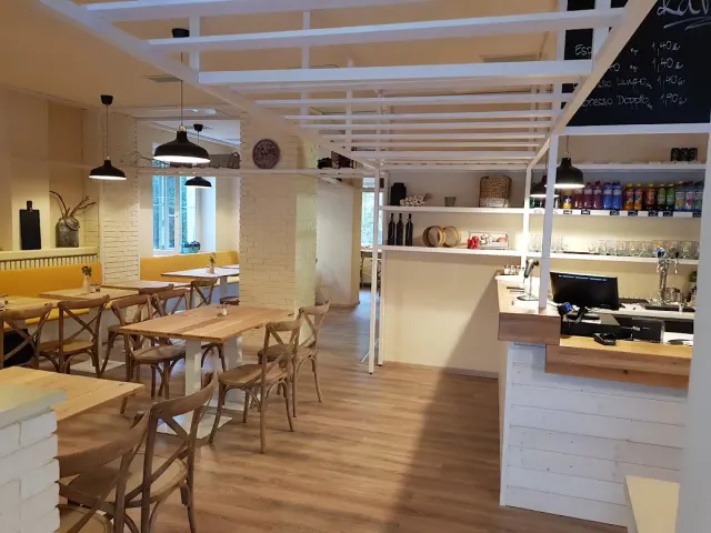 BookNoFees: Šestka Canteen, Bratislava