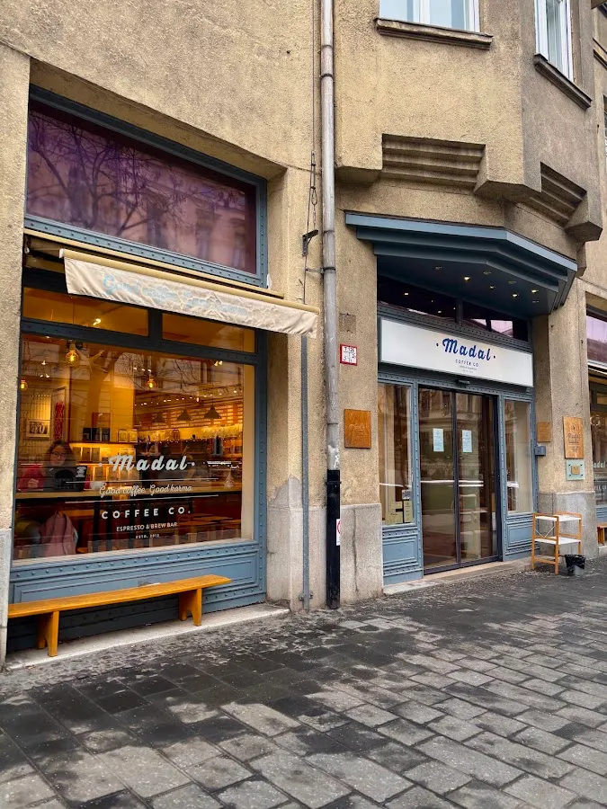 BookNoFees : Restaurant – Madal Cafe – Budapest – Madal Café, photo n° 1