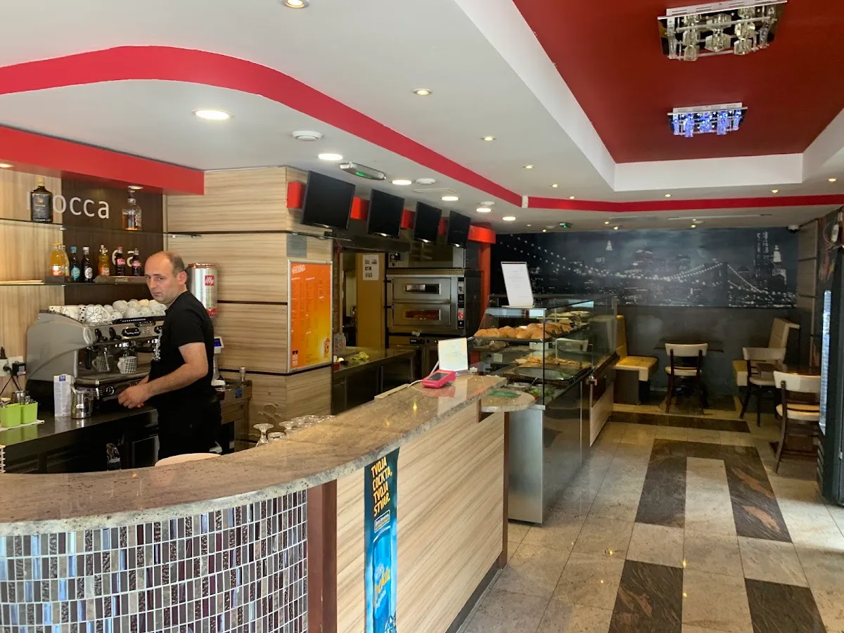 BookNoFees : Café – Kavarna in slaščičarna Leonard – Ljubljana – Café-pâtisserie Leonard, photo n° 1