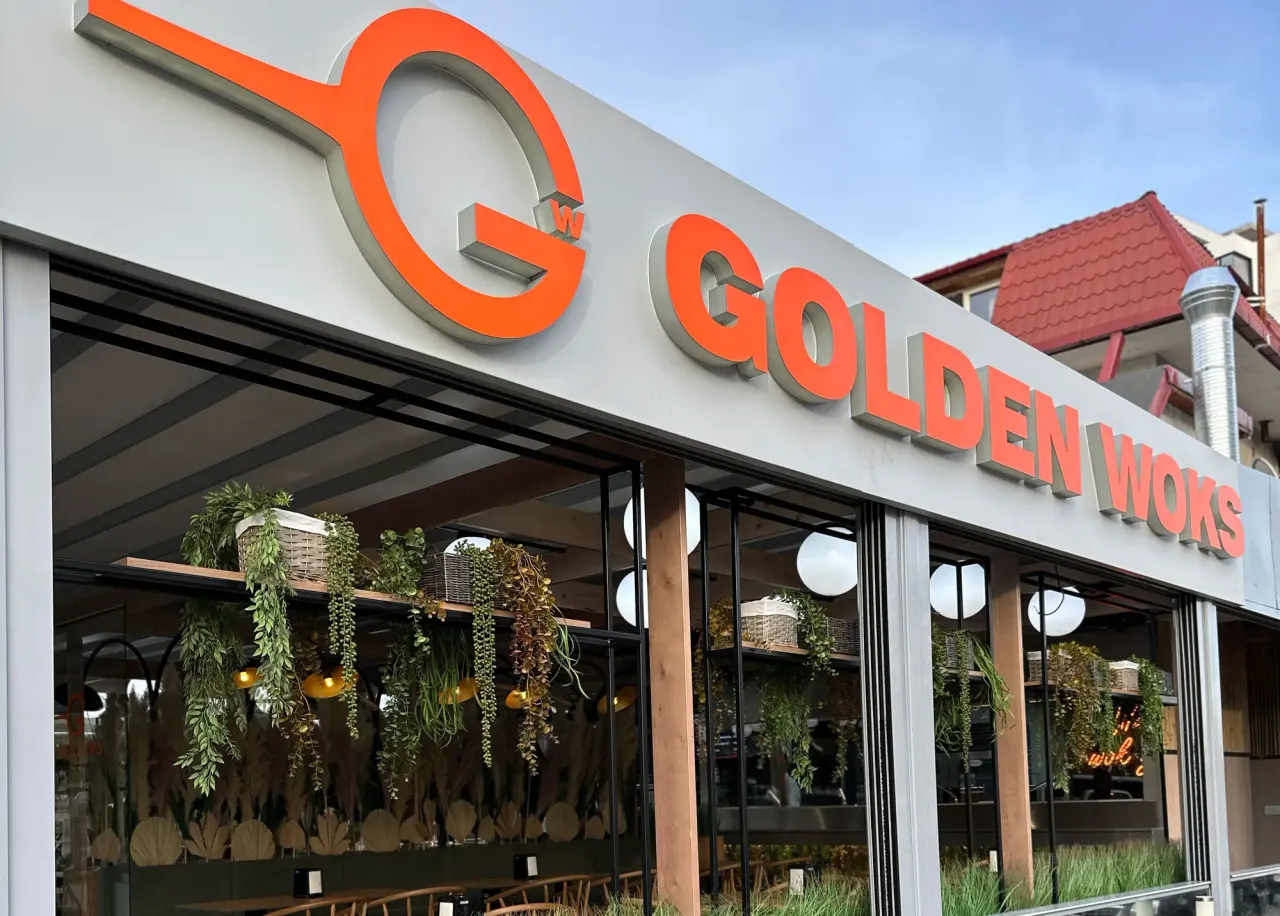 BookNoFees : Restaurant – Golden Woks – Bucharest – Golden Woks, photo n° 1