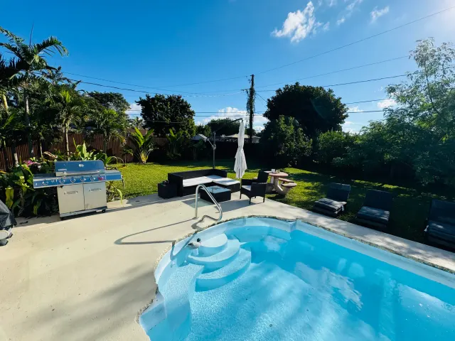 BookNoFees: Petite maison paisible avec jardin et piscine – Cutler Bay