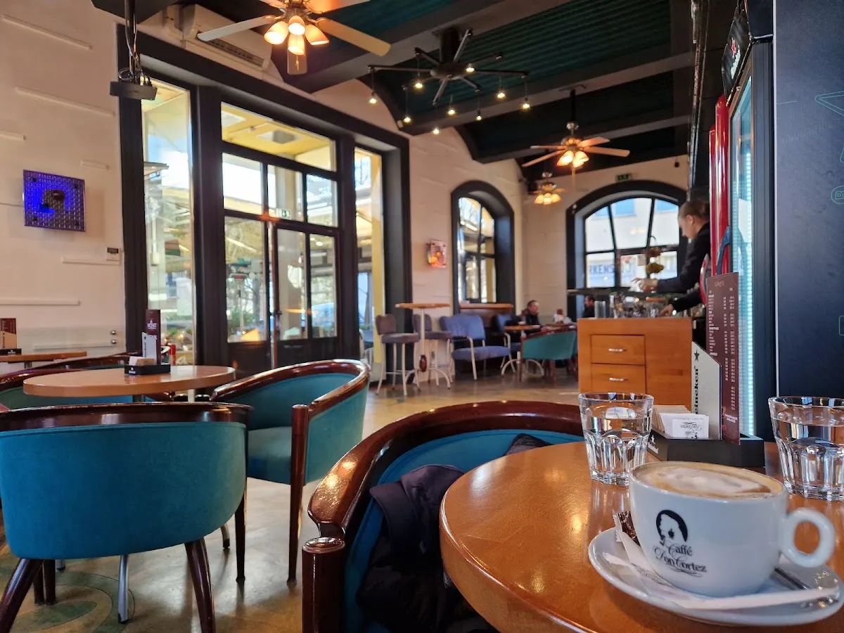 BookNoFees : Café – Cafe Monet – Ljubljana – Café Monet, photo n° 1