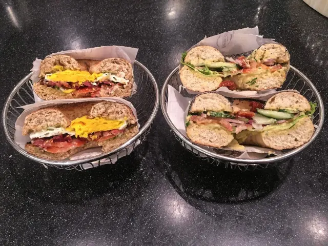 BookNoFees : Café – Bagel & Juice – Oslo – Bagel & Jus de fruits, photo n° 2