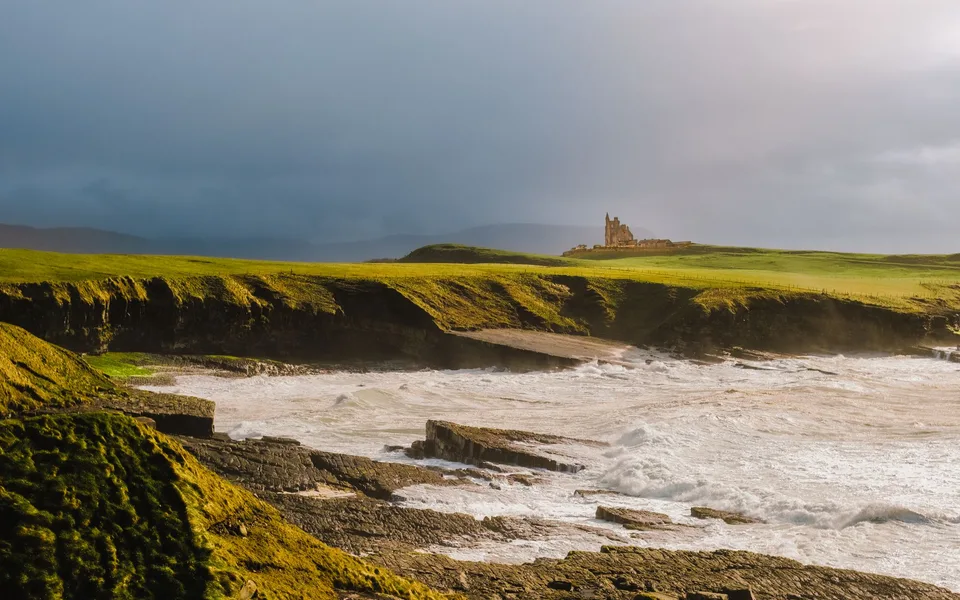 Classiebawn Castle an der Küste von County Sligo