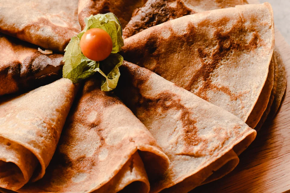 BookNoFees: Photo d’illustration : Crêpes disposées sur une assiette
